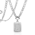 Collier avec pendentif carré argenté chaîne Figaro et design de lettre J embossée - Lettre J / Acier