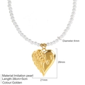 Collar de corazón alado dorado con perlas de 4mm y detalles de huellas grabadas - Colgante de Alas de Corazón