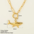 Collana con ciondolo a squalo dorata in acciaio inossidabile con catena da 40 cm - Squalo / Oro