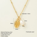 Collana in acciaio inossidabile dorato con ciondolo a conchiglia e perla d'acqua dolce - Stile Conchiglia (1562)