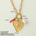 Collana cuore dorata con ciondolo peperoncino rosso e perla d'acqua dolce su catena trombone - Cuore di Sole