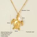 Collana tartaruga in acciaio inossidabile dorato con una perla d'acqua dolce bianca naturale - Stile Tartaruga (1927)
