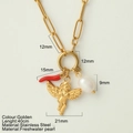 Collana angelo dorata in acciaio con peperoncino rosso, perla e catena a graffetta - Angelo