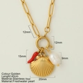 Collana in acciaio placcato oro 18k con ciondoli a peperoncino, conchiglia e perla - Stile Conchiglia (1900)