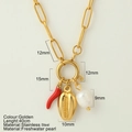 Collana a graffetta dorata con ciondoli peperoncino rosso, conchiglia e perla, 40 cm - Stile Conchiglia (1562)