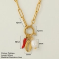 Collana in acciaio dorato con pendente peperoncino rosso, conchiglia e perla - Stile Conchiglia (1769)