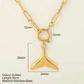 Gouden roestvrijstalen paperclip ketting met een minimalistische walvisstaart hanger - Zeemeerminrok / Goud