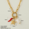 Collana in acciaio al titanio dorato con ciondoli a peperoncino rosso, stella e perla - Stile Stella Marina (G4)