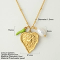 Goldene Edelstahlkette mit Herzanhänger, grünem Chili und Barockperle - Chili Herzform Stil