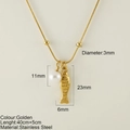 Gouden roestvrijstalen ketting met parelhanger en visje in een elegante maritieme strandstijl - Gestreepte Vis (25200G)