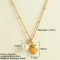 Collier doré en acier inoxydable avec pendentif fraise texturé et une perle de 11 mm - Pendentif Fraise (25162)