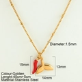Collana in acciaio dorato con pendenti peperoncino rosso e coda di pesce, 40cm+5cm - Coda di Pesce (25201G)