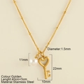 Collier en acier doré avec perle 11mm et pendentif clé en forme de cœur variante - Pendentif Clé Cœur