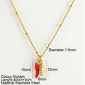 Collana in acciaio inossidabile dorato con ciondoli a forma di peperoncino e conchiglia - Conchiglia (25170G)