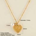 Collier doré en acier inoxydable avec pendentif cœur gravé de fleurs et perle blanche - Pendentif Cœur Imprimé (25171)