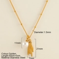 Collier en acier inoxydable doré avec perle blanche et pendentif geste de la main - Pendentif Geste (25194)