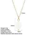 Goldene Edelstahlkette mit einem ovalen Anhänger aus weißem Naturstein - Weißer Kristall - G7