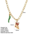 Goldene Edelstahlkette mit grünem Chili-Anhänger und weihnachtlichem Socken-Motiv - Weihnachtssocke - G16