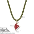 Collier de Noël avec pendentif bonnet de Noël émaillé rouge et cordon torsadé vert - Style Bonnet de Noël(G34)