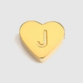 Goldener Herzanhänger mit eingeprägtem Buchstaben J aus poliertem Edelstahl-Material - Buchstabe J Stil