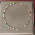 Bunte Boho-Halskette mit lila Herzanhänger und verstellbarer goldener Kette - Lila Herz