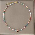 Bunte Boho-Perlenkette mit schwarzem Herzanhänger und vergoldeter Edelstahl-Kette - Schwarzes Herz