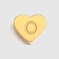 Polierter goldener Herzanhänger mit geprägtem 3D-Buchstaben O aus robustem Edelstahl - Buchstabe O Stil