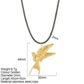 Collar con colgante de pájaro dorado en acero inoxidable y cordón negro con guía de tallas - Estilo de Pájaro Volador