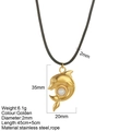 Collar con colgante de delfín dorado en acero inoxidable y perla con detalles de medidas - Estilo Delfín