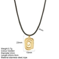 Colgante espiral dorado de acero inoxidable en cordón negro con medidas detalladas - Estilo Espiral Rizado