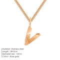 Collar de letra V en oro rosa con cadena cubana de 2mm de acero inoxidable pulido - Letra V / Rosa oro