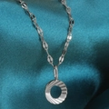 Silver thin chain necklace featuring a round pendant with radial textured engraving - Letter O / Silver