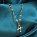 Elegante 18K gouden ketting met hanger van letter H en hart op zijden stof - Goud-H