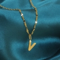 Gouden roestvrijstalen ketting met letter V-hanger met radiale textuur op blauwe zijde - Goud-V