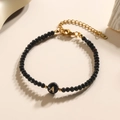 Elegante kristallen kralenarmband met letter A hanger en zwarte gefacetteerde kralen - Letter - A