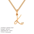 Collana in acciaio inossidabile oro rosa con pendente a lettera K e dettaglio cuore - K-Oro Rosa