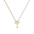 Asymmetrische parelketting met gouden paperclip ketting en initiaal hanger - Letter - B
