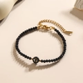 Minimalistische zwarte kristallen kralenarmband met gouden letter G bedel en sluiting - Letter - G