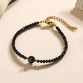 Zwarte kristallen kralenarmband met gouden letter L-bedel en verstelbare gouden ketting - Letter - I