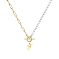 Chique halsketting met parels, goudkleurige schakels, OT-sluiting en letterhanger - Letter - F