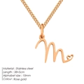 Collana in acciaio inossidabile oro rosa con ciondolo lettera M e piccolo dettaglio cuore - M-Oro Rosa