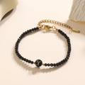 Minimalistische zwarte kralenarmband met gouden letter Y hanger en kristallen - Letter - Y
