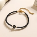 Kralenarmband met zwarte gefacetteerde kralen en goudkleurige bedel met letter Z - Letter - Z