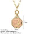 Detalle del colgante luna estrella de esmalte rosa con circonitas y cadena clip oro - Luna Estrella Esmalte Rosa (NK016goldAC210328G1)