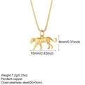 Detalle del colgante de leopardo dorado en cadena de acero inoxidable con medidas - Estilo Forma de Leopardo (NK008G4AC210075G3)
