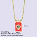 Detail van boho geweven ketting met hart hanger en verstelbare lengte van 35 tot 62 cm - Rood Heilig Hart Groen Centrum Hanger (MFNK25050G5-10)