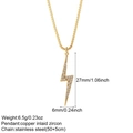 Collar de acero inoxidable dorado con colgante de rayo incrustado de circonitas - Estilo Rayo Pavé (NK008G4AC210042G4)