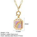 Collar con colgante de arcoíris y circonitas rosas chapado en oro y cadena de acero inoxidable - Arcoíris Base Púrpura (NK016goldAC210364G3)