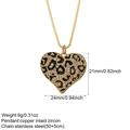 Colgante de corazón con estampado de leopardo dorado con cadena y medidas detalladas - Estilo Corazón Leopardo Pavé (NK008G4AC23027G1)