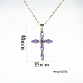 Ciondolo a croce placcato oro 18K con zirconi viola su una catenina dorata - Ciondolo Pietra Viola Solo (Senza Catena)